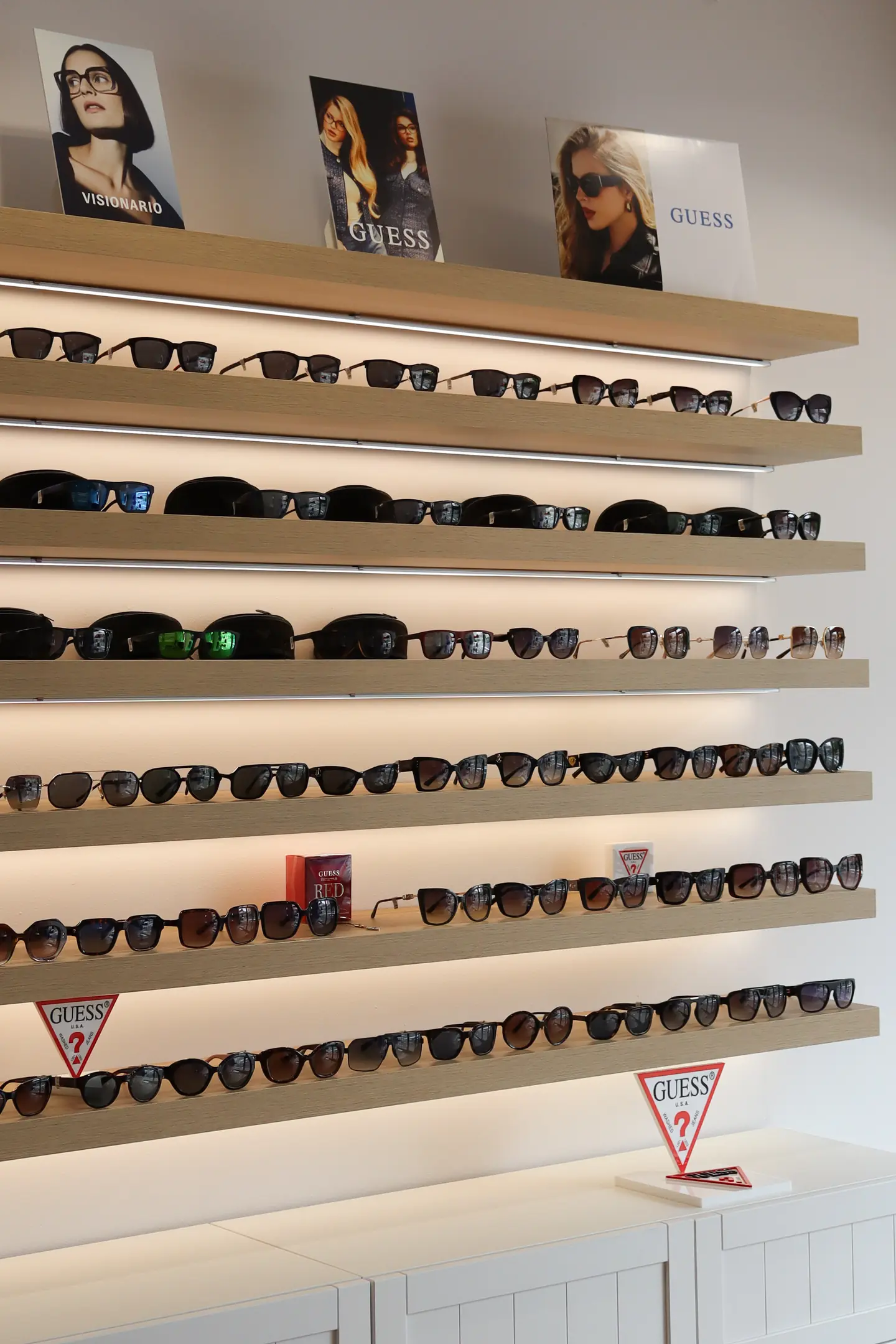 Ekspozycja okularów w salonie Lumenia Optica